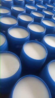 وازلین آرایشی سفید