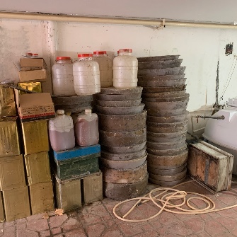 عسل موم کلوخه