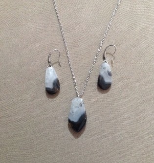 گردنبند عقیق سفید مشکی