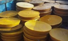 موم کلوخ و عاج زده